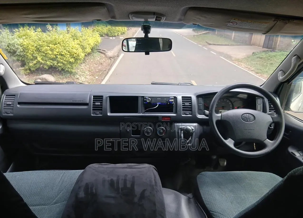Toyota HiAce 2019 White