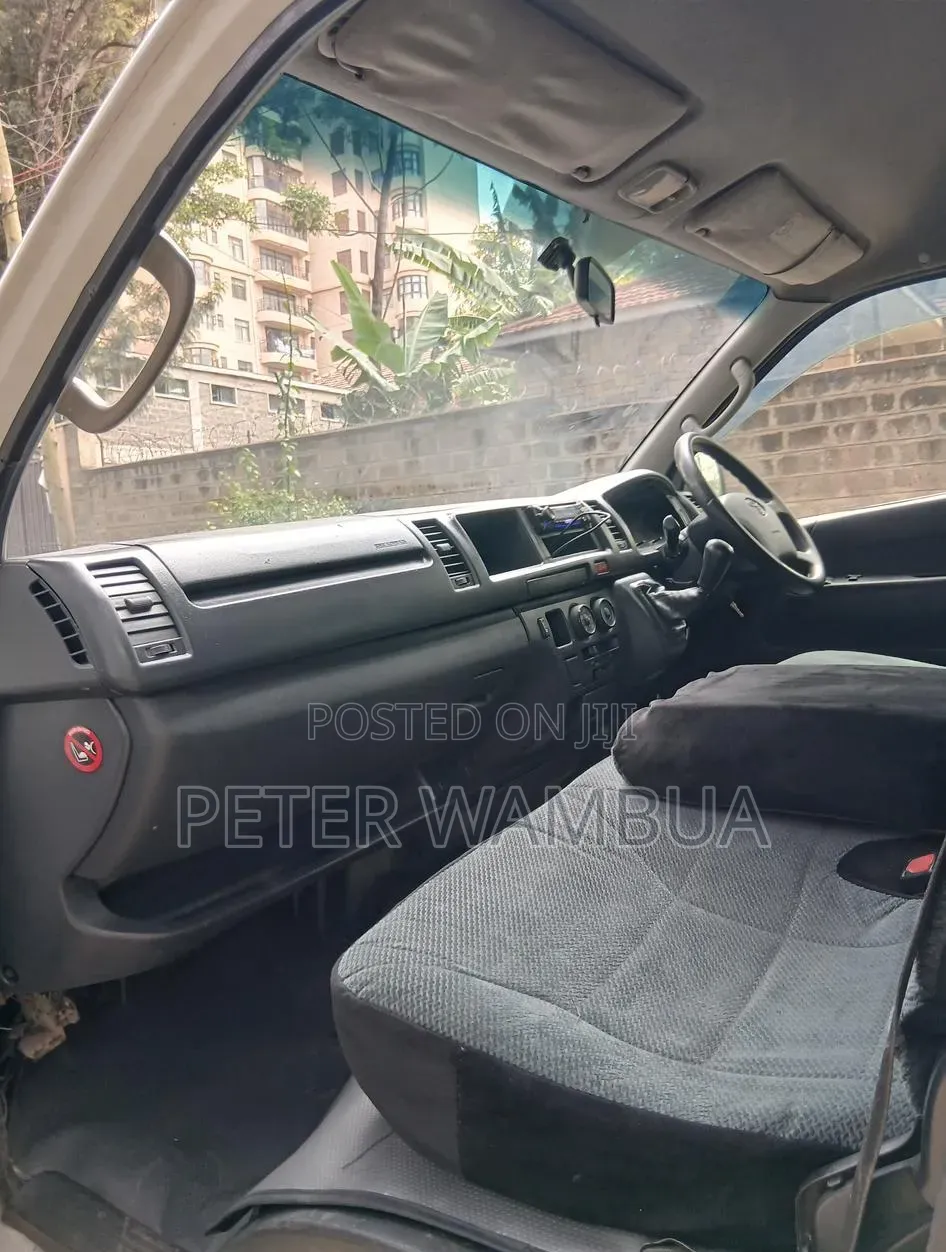 Toyota HiAce 2019 White