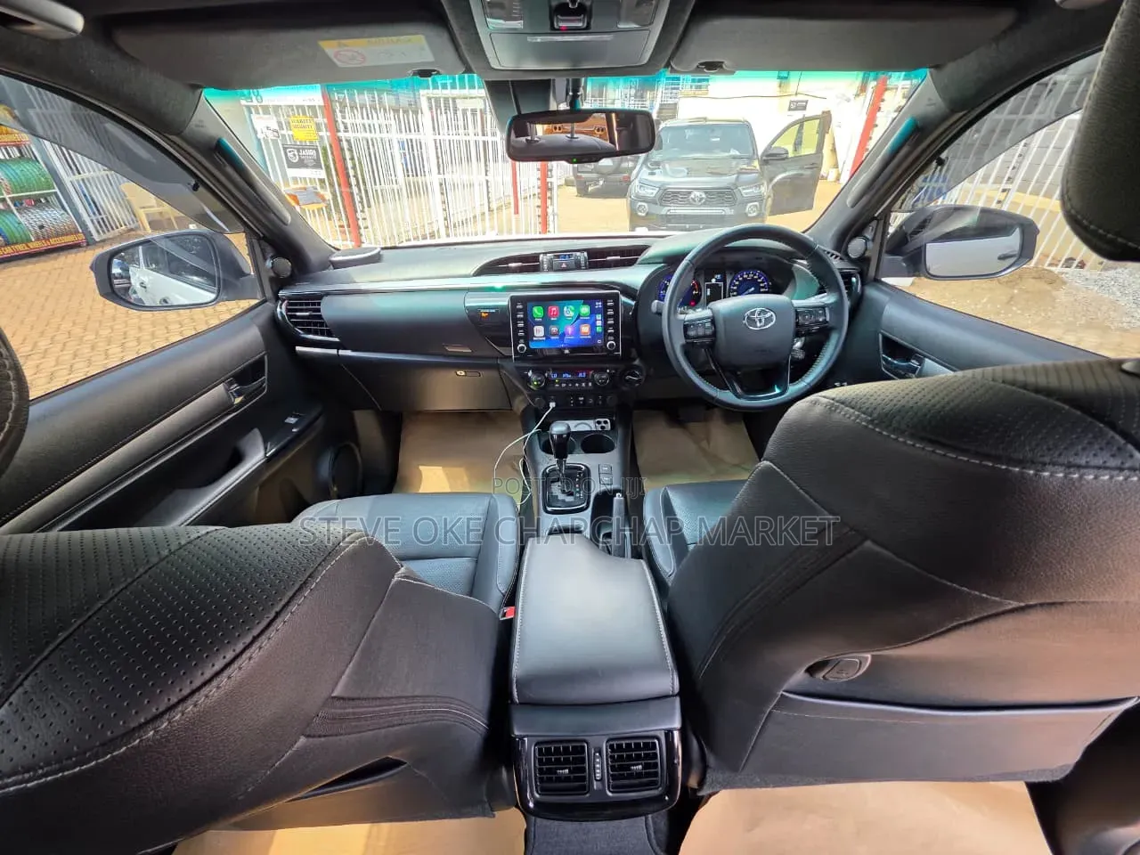 Toyota Hilux 2022 White