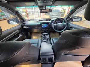 Toyota Hilux 2022 White