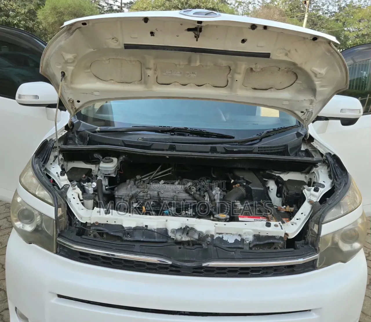 Toyota Voxy X 2WD 7-Seater 2011 White