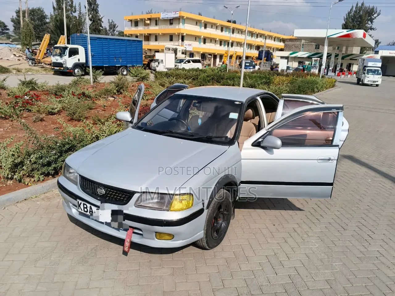 Nissan FB15 2006 Silver