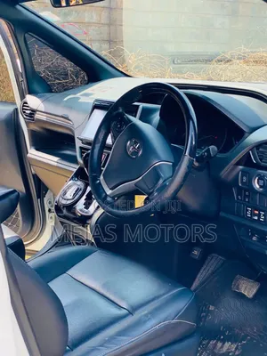 Toyota Esquire 2018 White