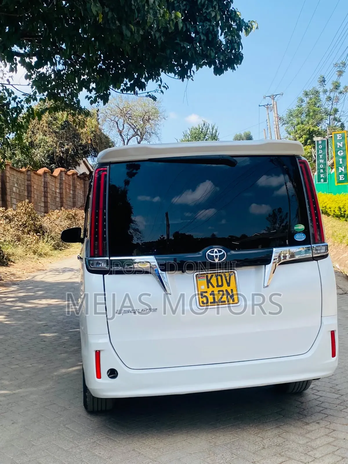 Toyota Esquire 2018 White