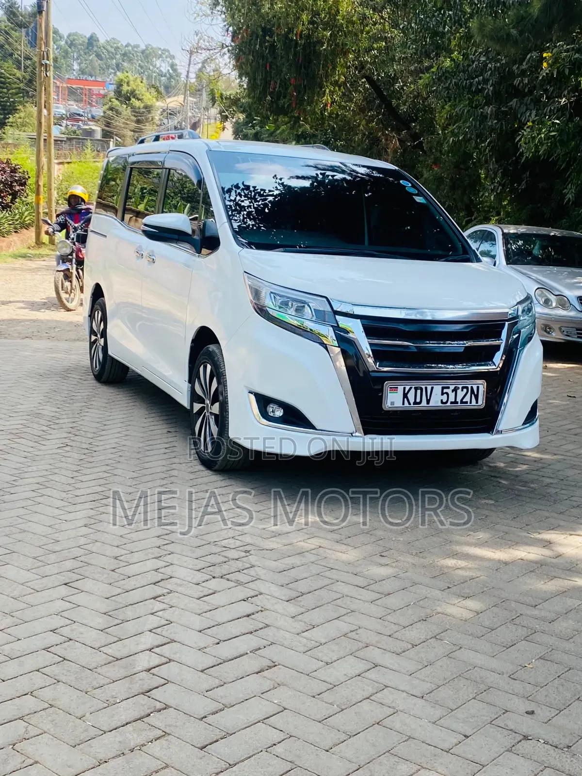 Toyota Esquire 2018 White