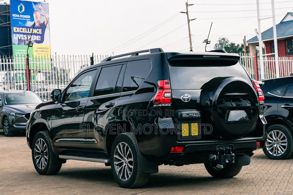 Toyota Land Cruiser Prado 2023 Black