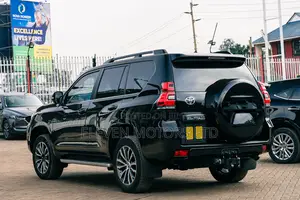 Toyota Land Cruiser Prado 2023 Black