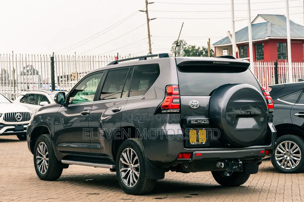 Toyota Land Cruiser Prado 2021 Gray