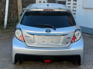 Toyota Vitz 2020 Silver