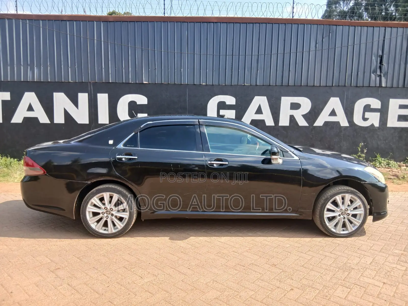 Toyota Crown 2009 Black