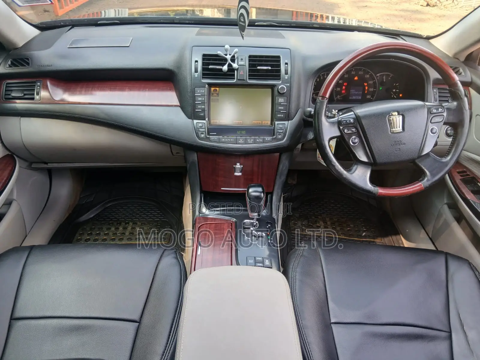 Toyota Crown 2009 Black