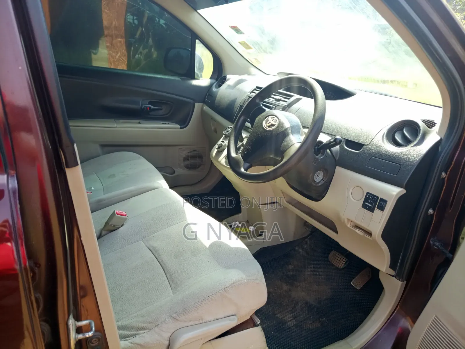 Toyota Passo Sette 2008