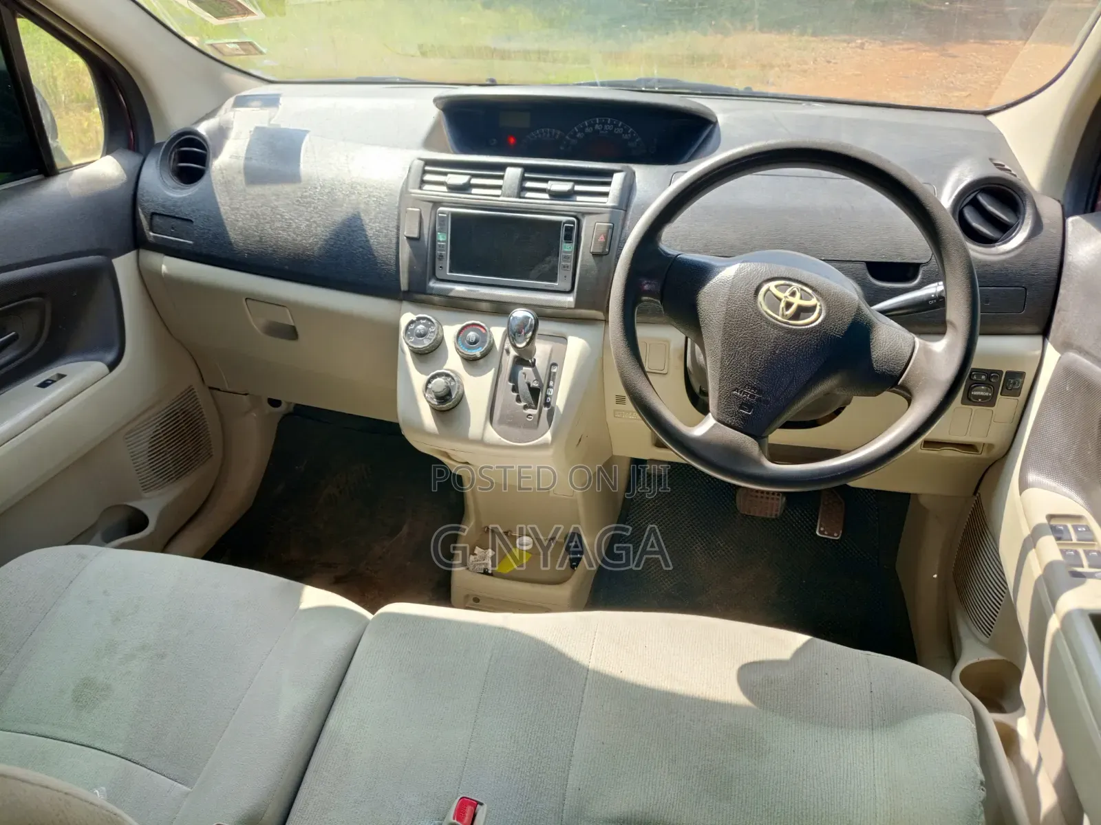 Toyota Passo Sette 2008