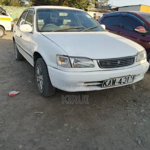 Toyota Corolla 2000 White