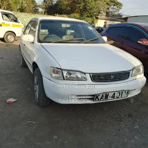 Toyota Corolla 2000 White