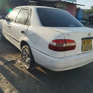 Toyota Corolla 2000 White