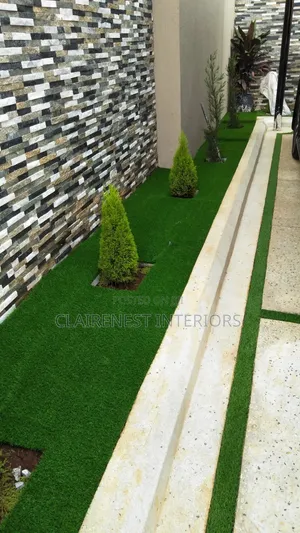 Low Maintenance Flower Bed Artificial Green Grass Coverage