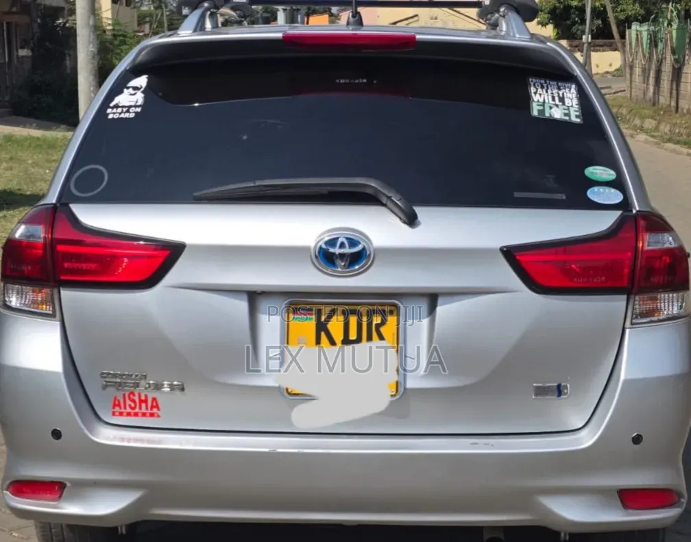 Toyota Corolla Fielder 2018 Silver
