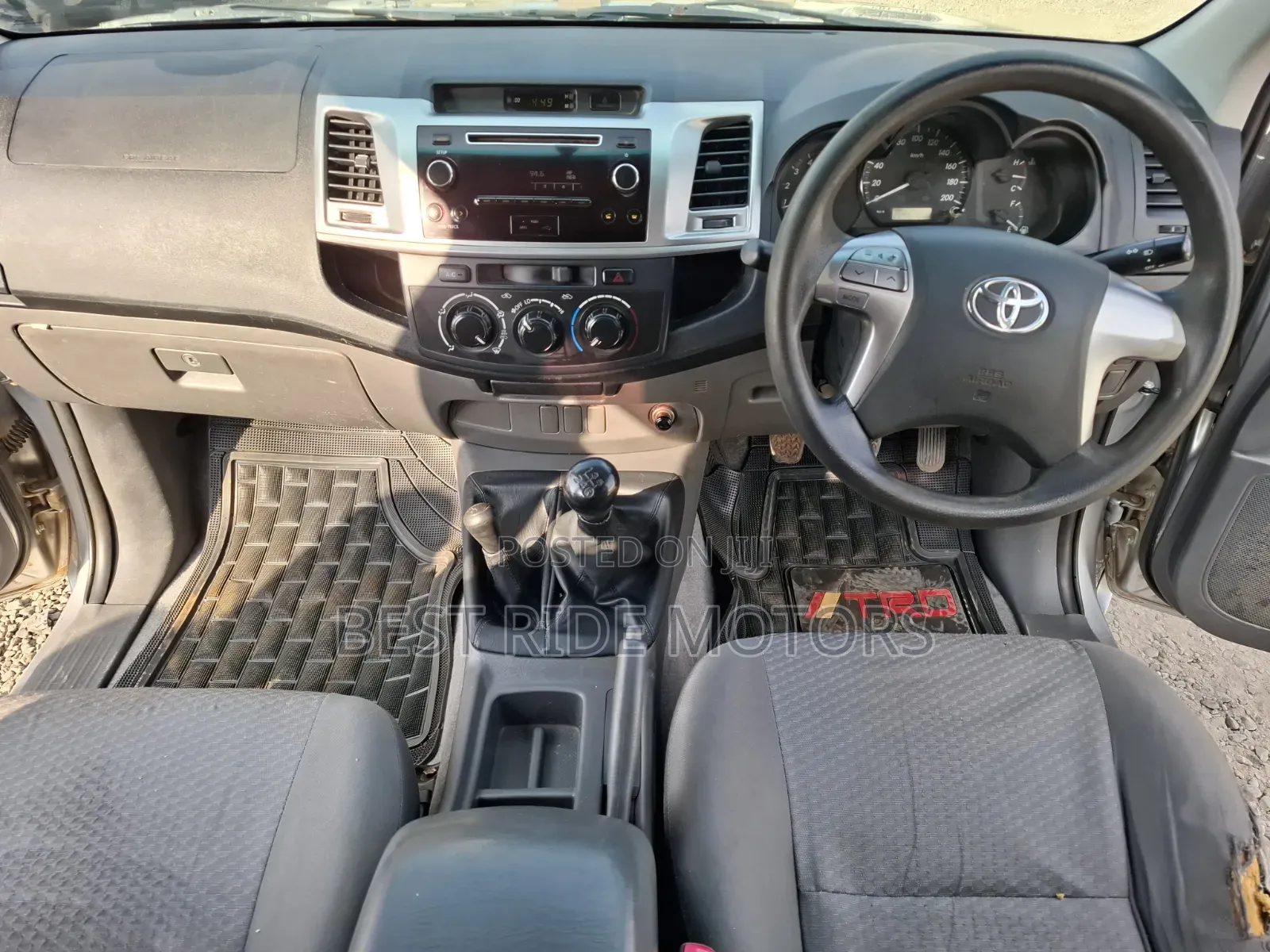 Toyota Hilux 2015 Silver