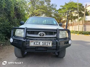 Toyota Hilux 2009 White
