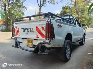 Toyota Hilux 2009 White