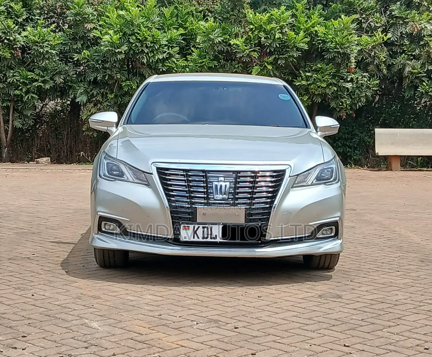 Toyota Crown 2016 Silver