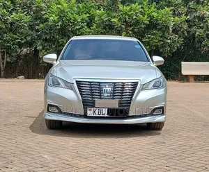 Toyota Crown 2016 Silver