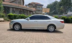 Toyota Crown 2016 Silver