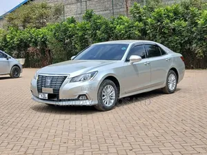 Toyota Crown 2016 Silver