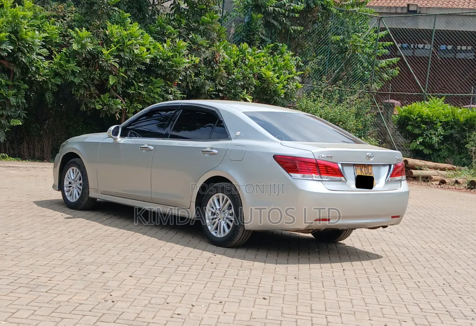 Toyota Crown 2016 Silver