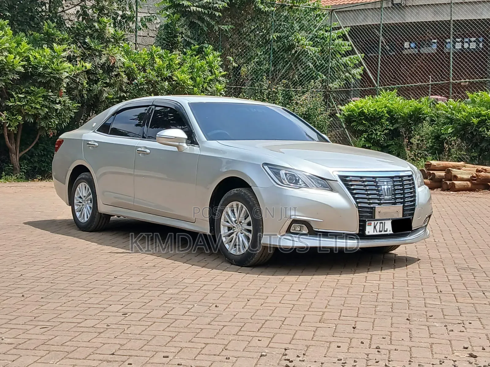 Toyota Crown 2016 Silver