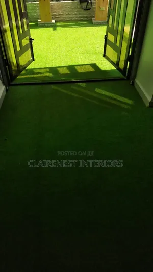 20mm Compound and Surrounding Green Artificial Grass Carpet