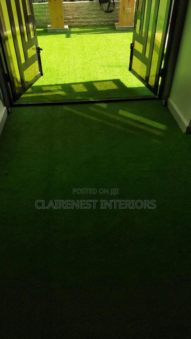 20mm Compound and Surrounding Green Artificial Grass Carpet