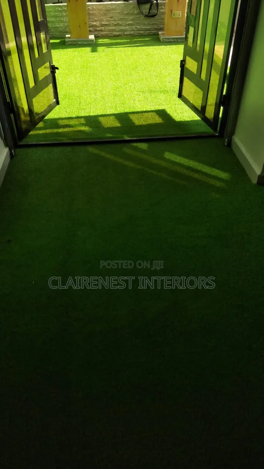 20mm Compound and Surrounding Green Artificial Grass Carpet