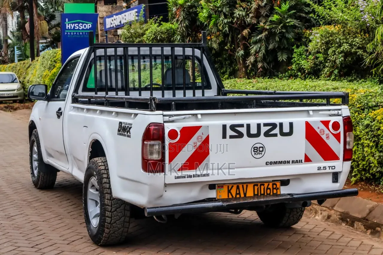 Isuzu D-MAX 2005 White