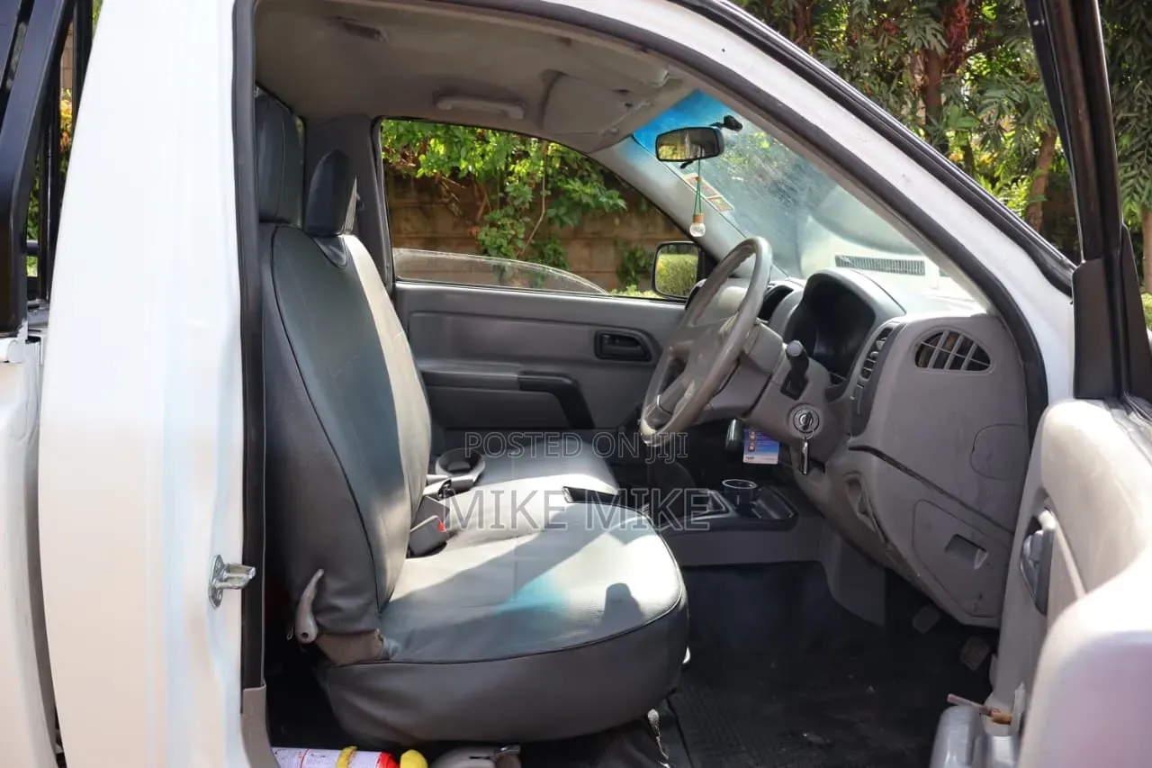 Isuzu D-MAX 2005 White
