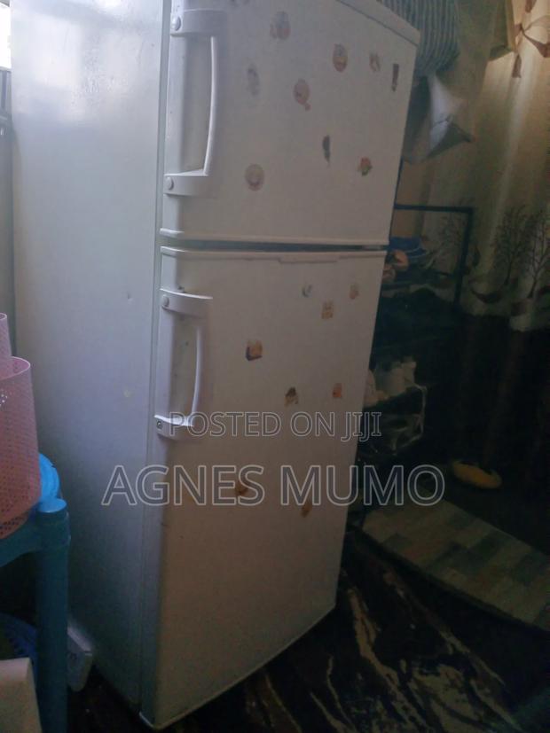 Im Selling This Small Fridge