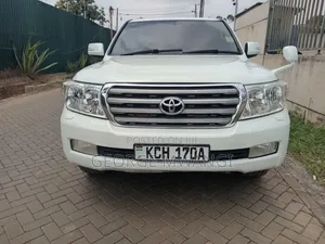 Toyota Land Cruiser 2011 White