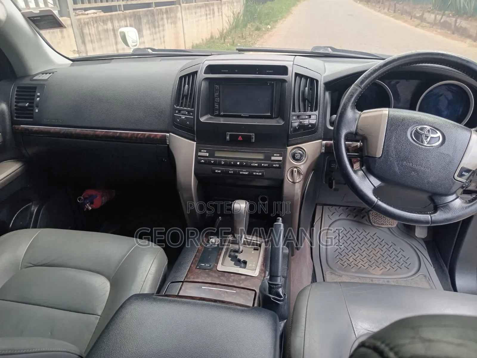 Toyota Land Cruiser 2011 White