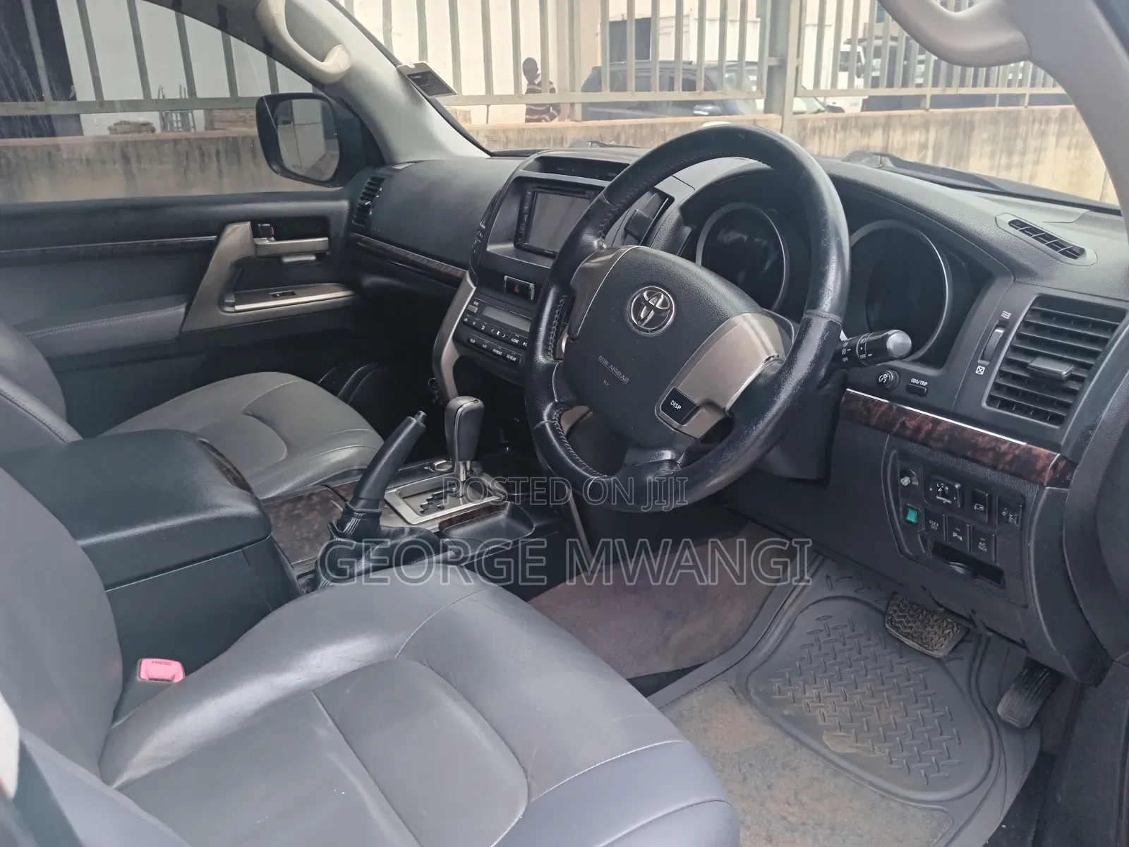Toyota Land Cruiser 2011 White