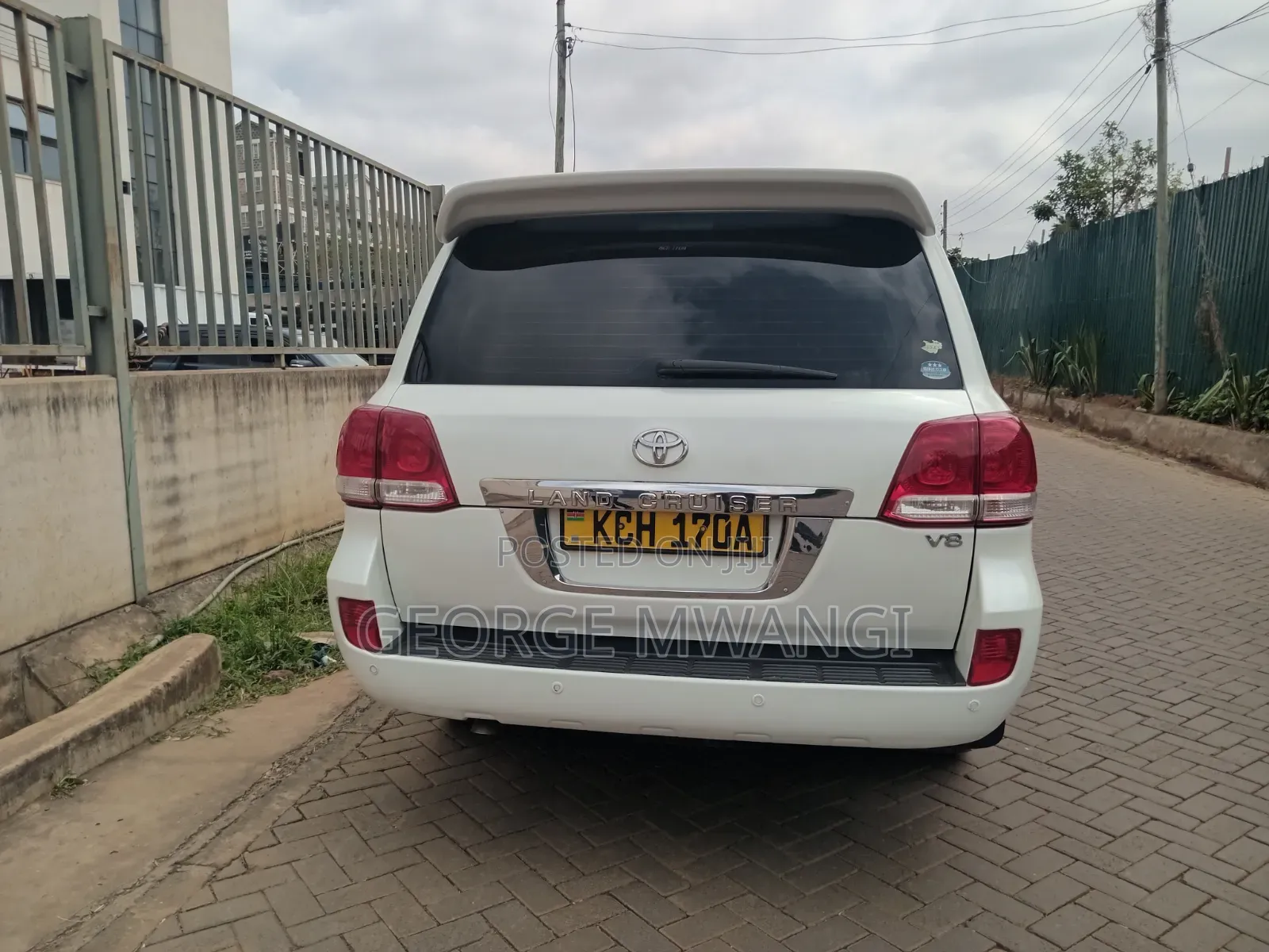 Toyota Land Cruiser 2011 White