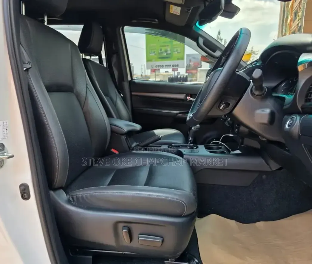 Toyota Hilux 2022 White