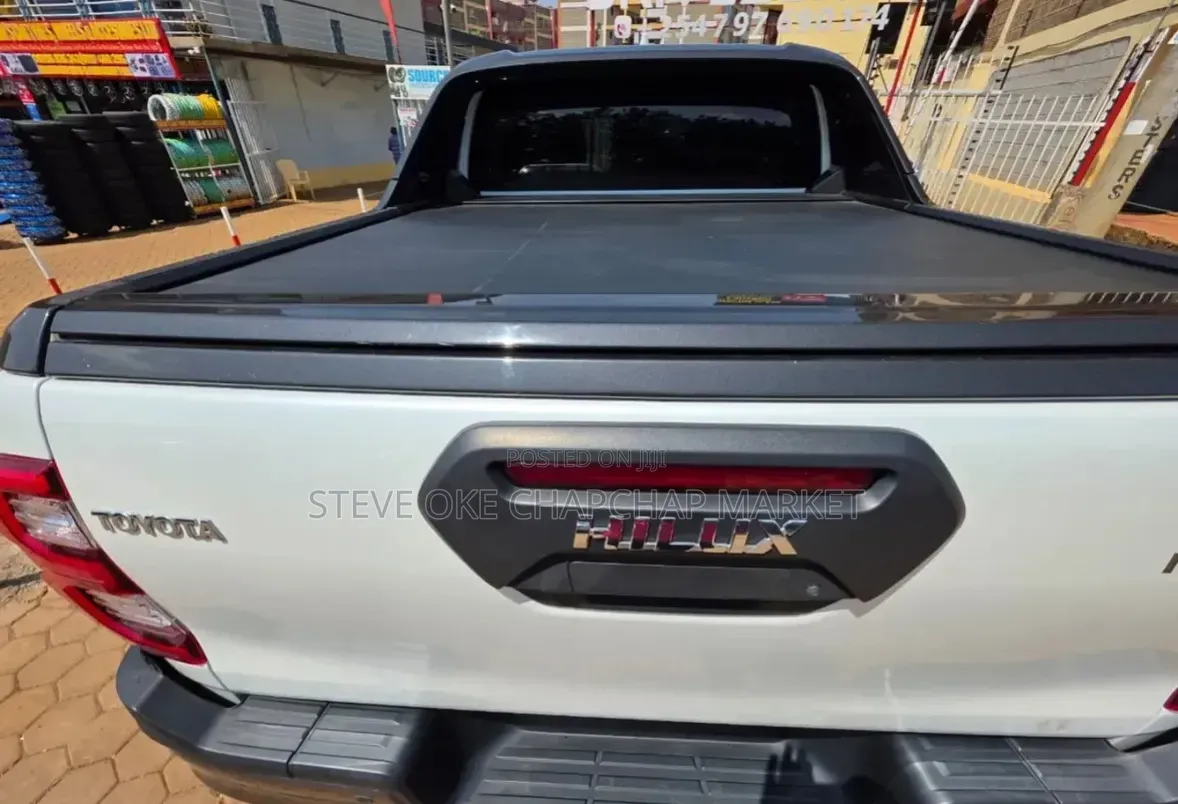 Toyota Hilux 2022 White