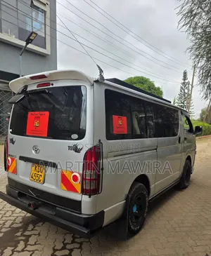 Toyota HiAce 2017 Silver
