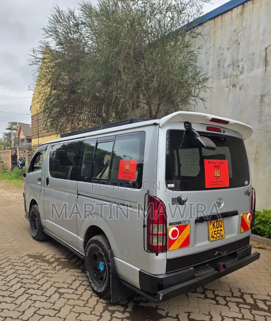 Toyota HiAce 2017 Silver