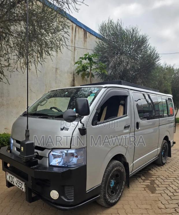 Toyota HiAce 2017 Silver - thumbnail 7