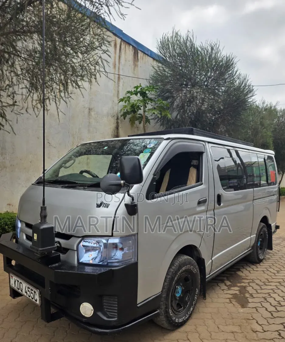 Toyota HiAce 2017 Silver