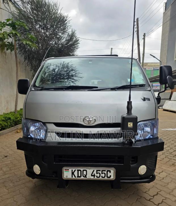 Toyota HiAce 2017 Silver - thumbnail 8