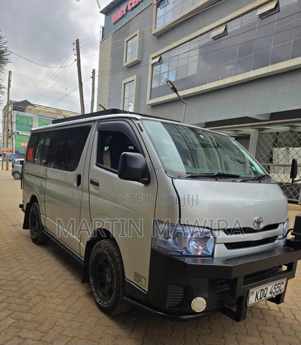 Toyota HiAce 2017 Silver - thumbnail 5