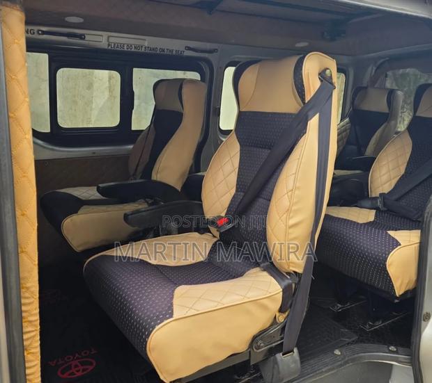 Toyota HiAce 2017 Silver - thumbnail 11